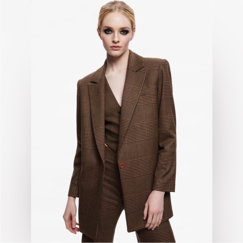 Alice + Olivia Colley Strong Shoulder Blazer - Picture 5 of 12